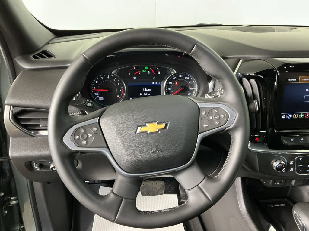 Used 2023 Chevrolet Traverse LT image 17