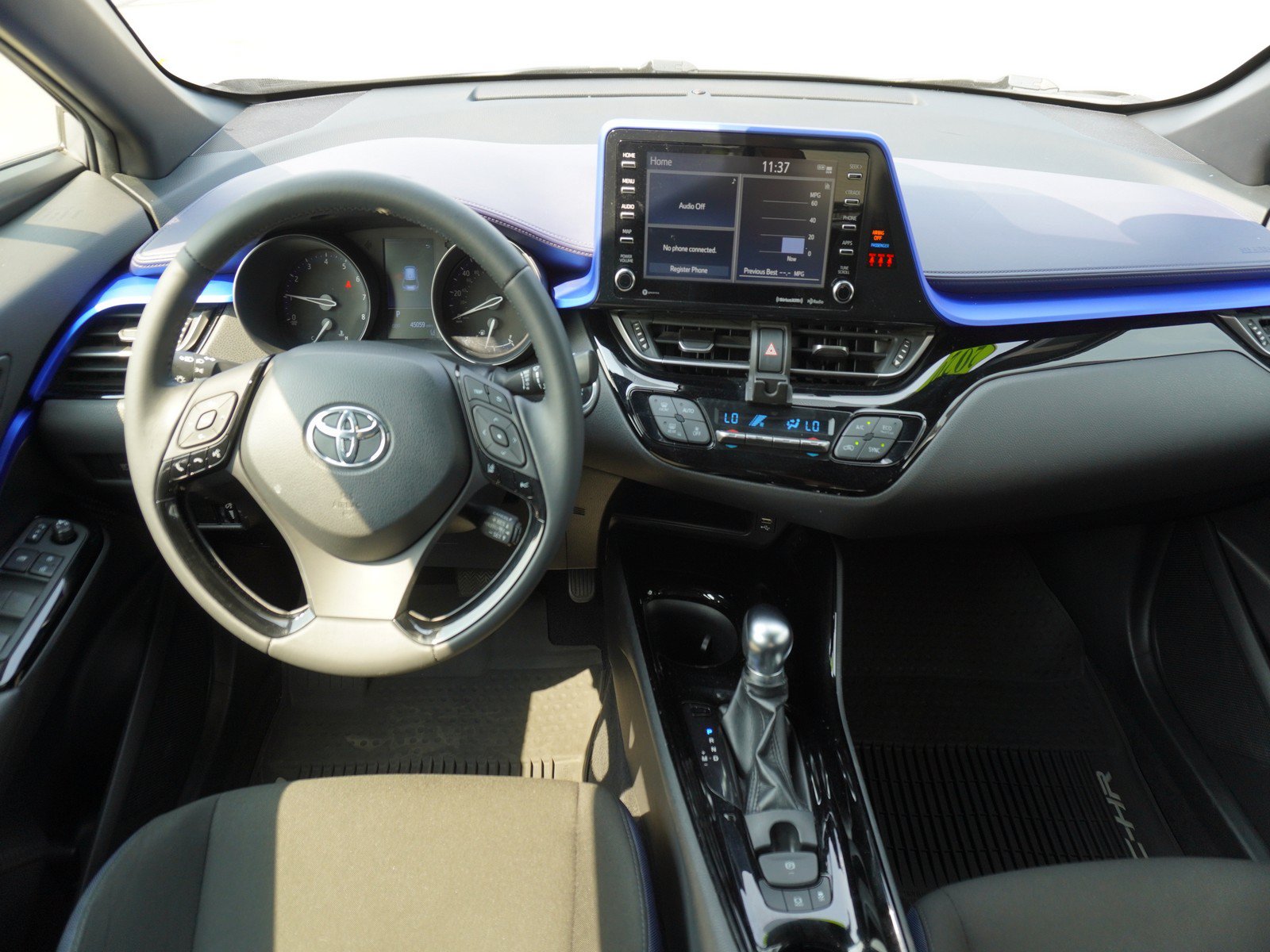Used 2020 Toyota C-HR XLE FWD image 2