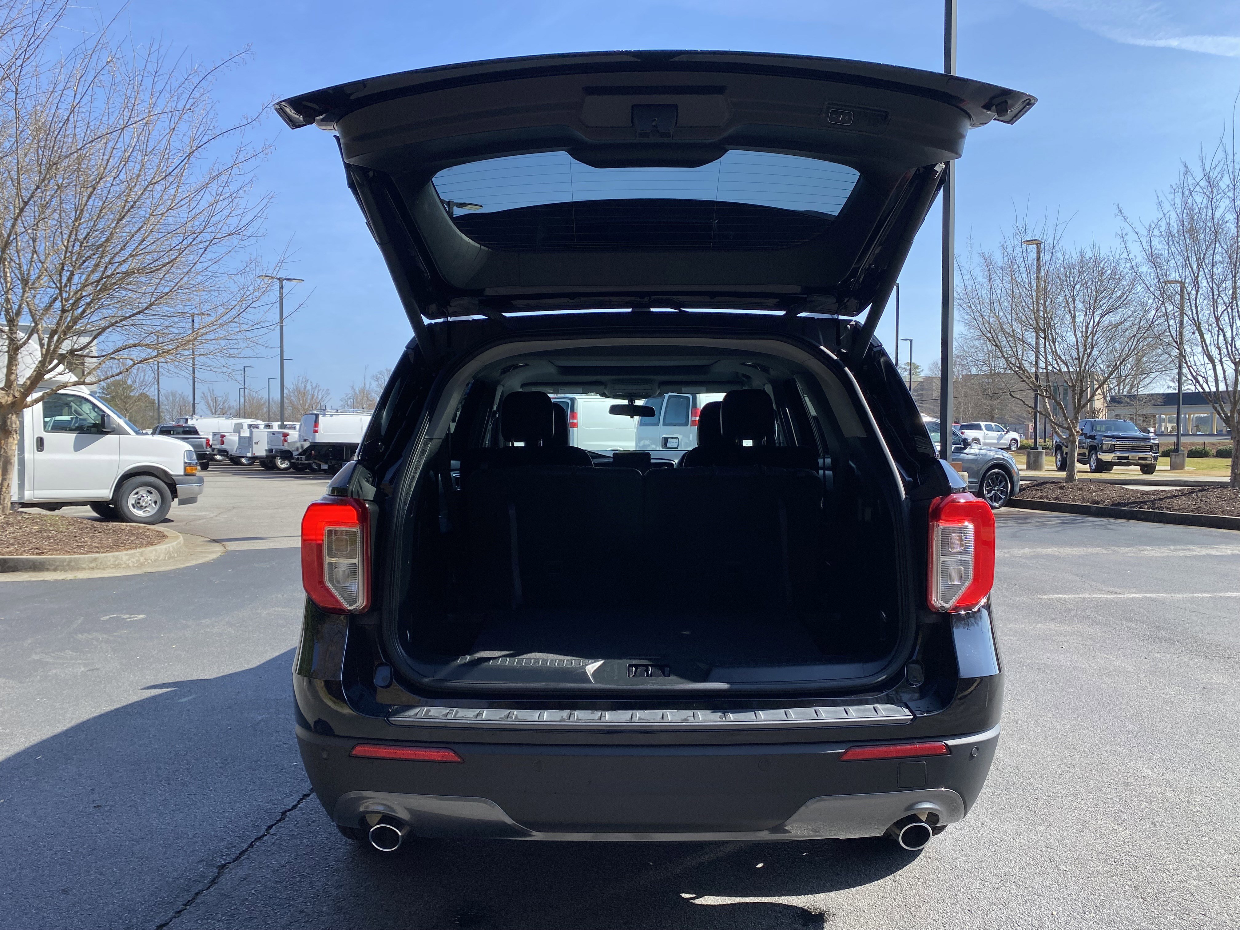 Used 2023 Ford Explorer XLT w/ Equipment Group 202A image 11