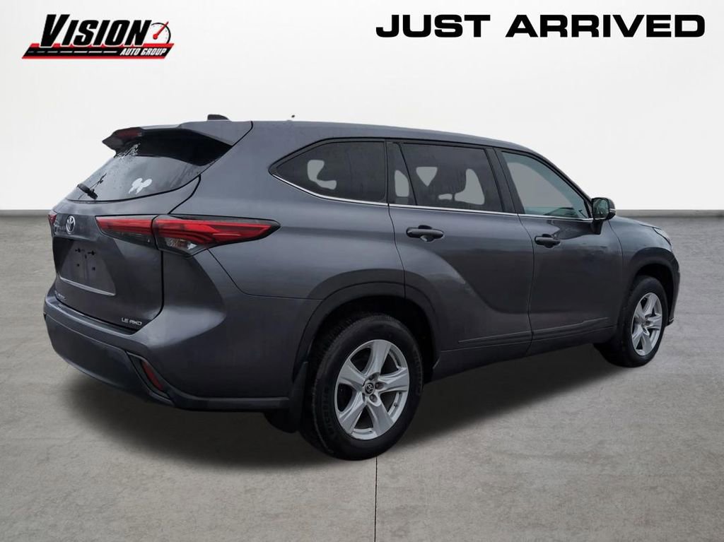Used 2023 Toyota Highlander LE image 5