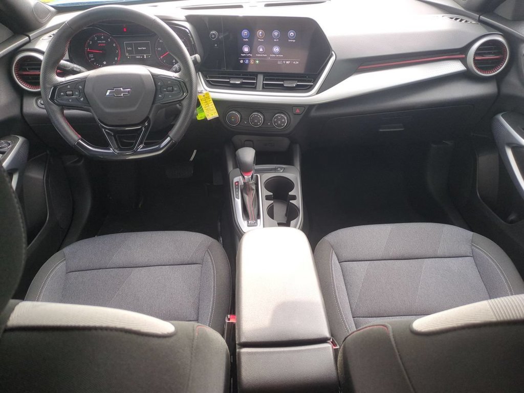 Used 2025 Chevrolet Trax RS w/ Driver Confidence Package FWD image 22
