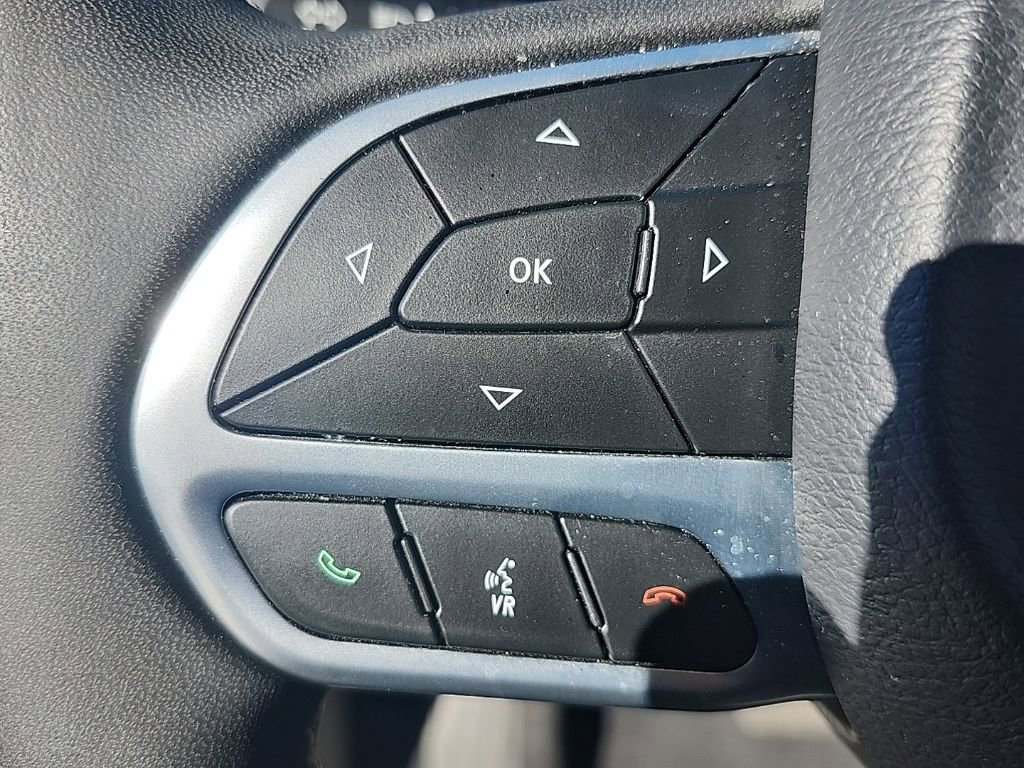 Used 2024 Chrysler Pacifica Touring-L image 15