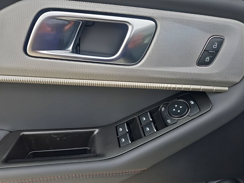 New 2026 Ford Explorer Active w/ Active Comfort Package AWD/4WD image 18