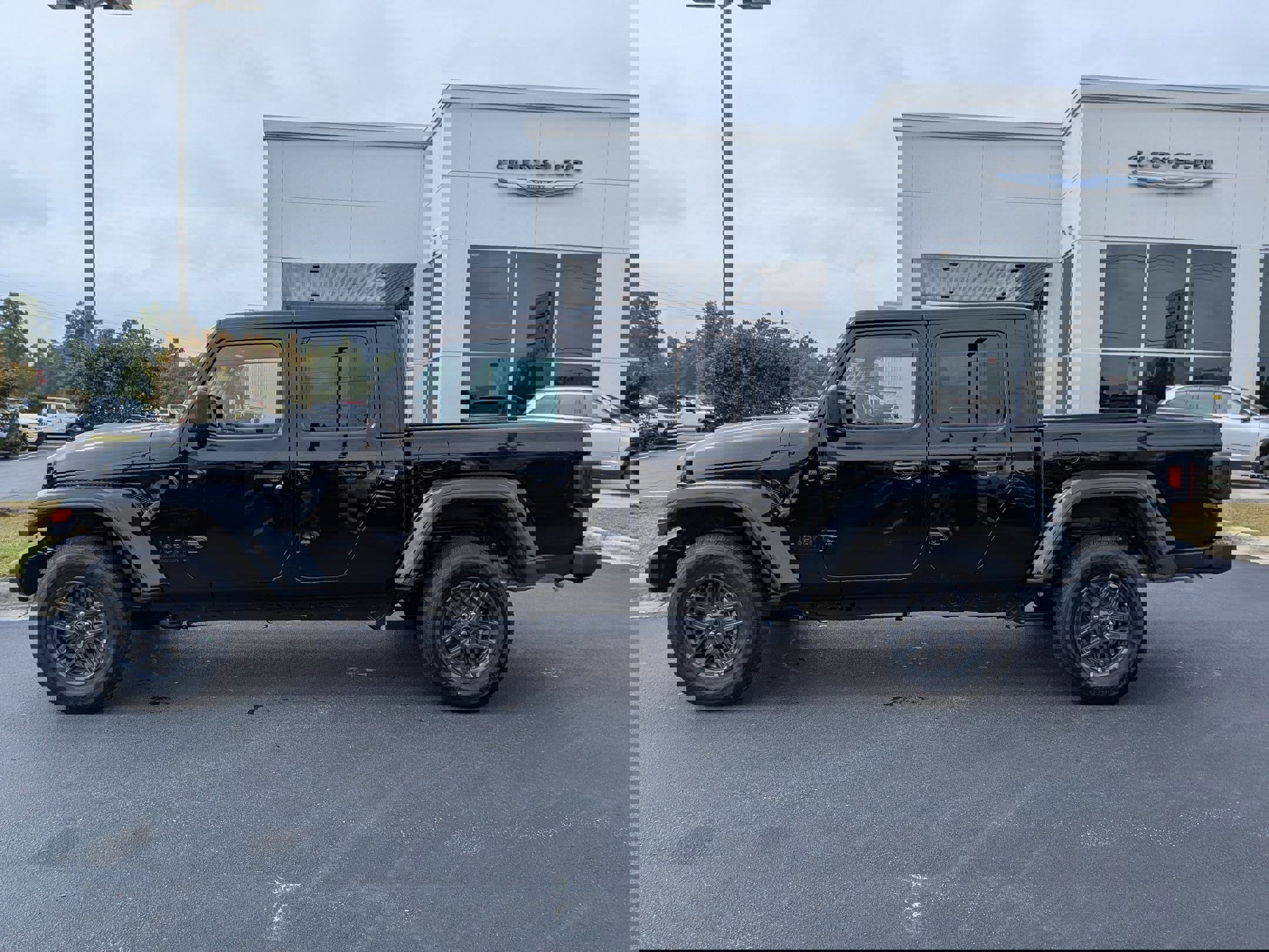 New 2025 Jeep Gladiator Sport image 8