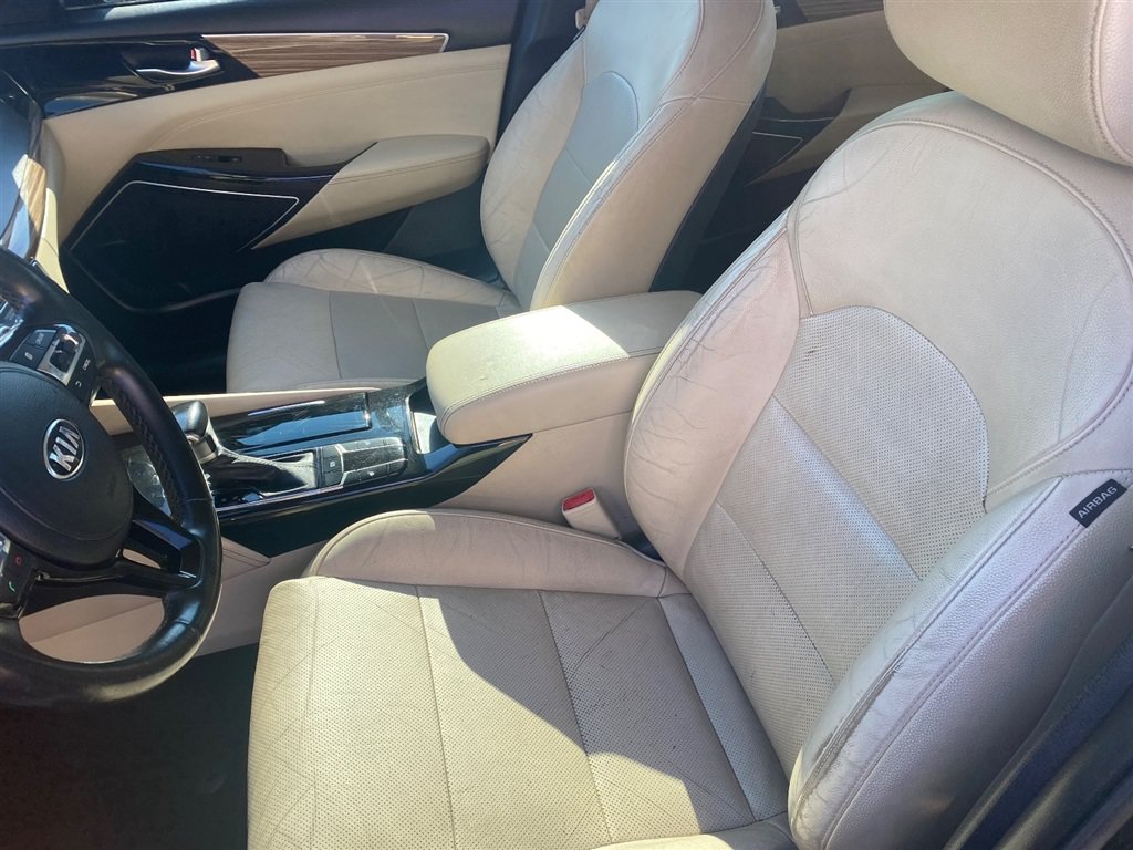 Used 2017 Kia Cadenza Premium w/ Luxury Package FWD image 10
