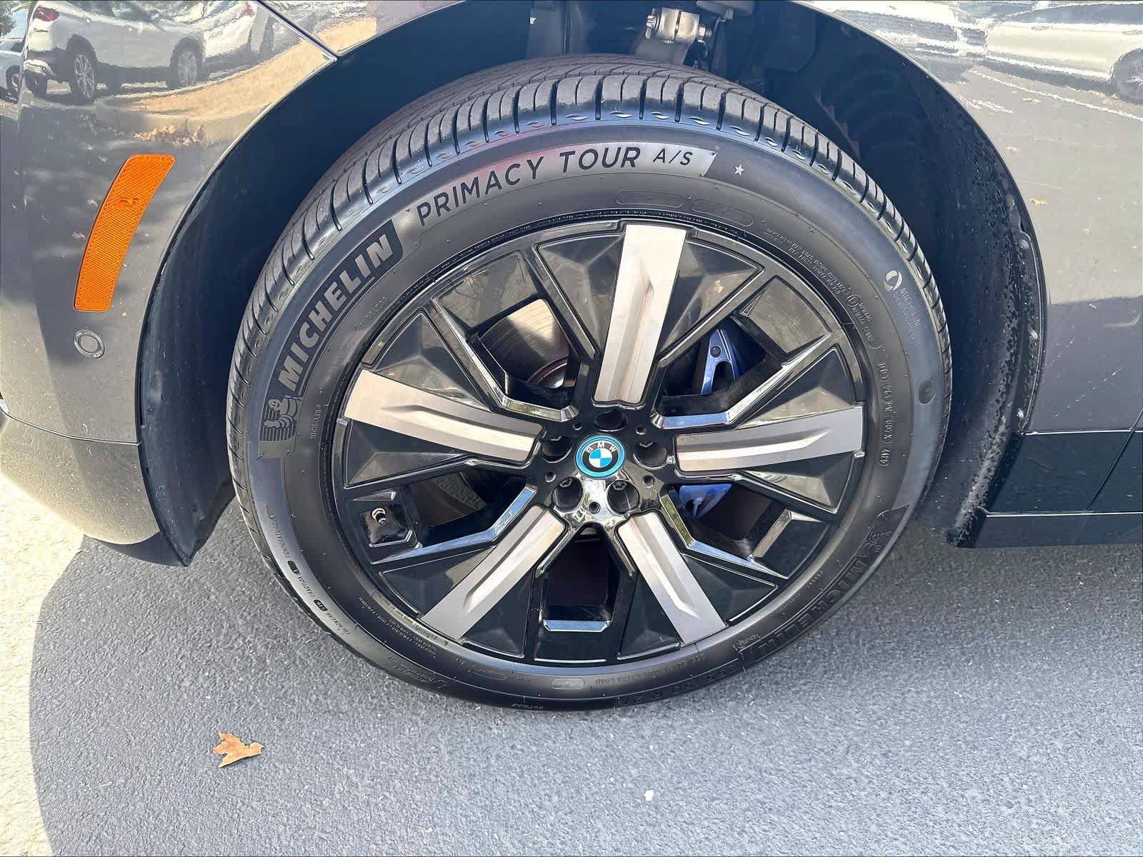 Used 2024 BMW iX xDrive50 w/ Sport Package AWD/4WD image 35