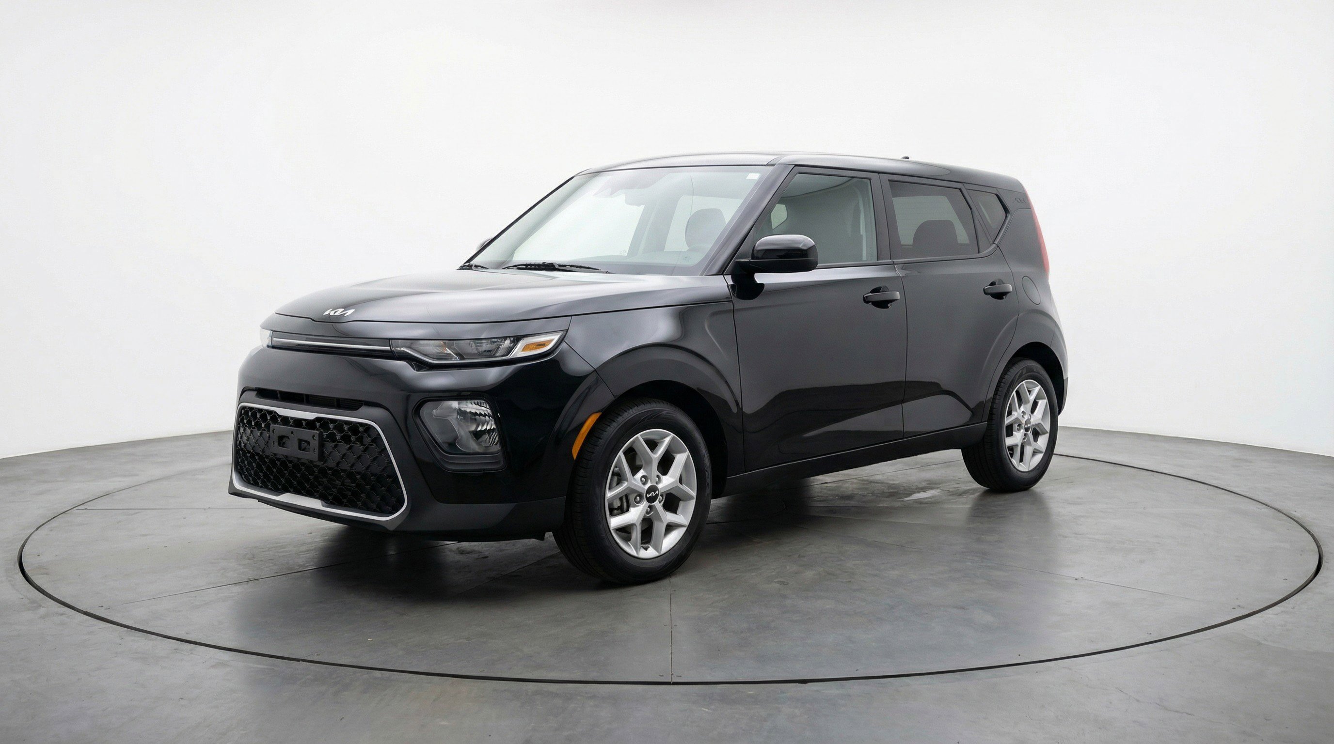 Used 2025 Kia Soul LX w/ LX Technology Package FWD image 3