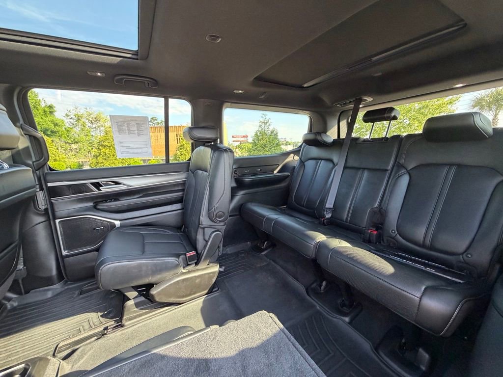 Used 2023 Jeep Wagoneer Series II AWD/4WD image 30