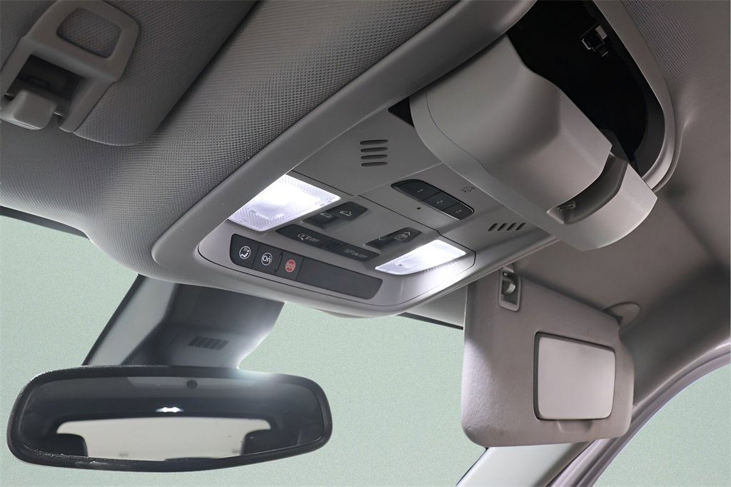 Used 2022 GMC Terrain SLT w/ Tech Package image 16