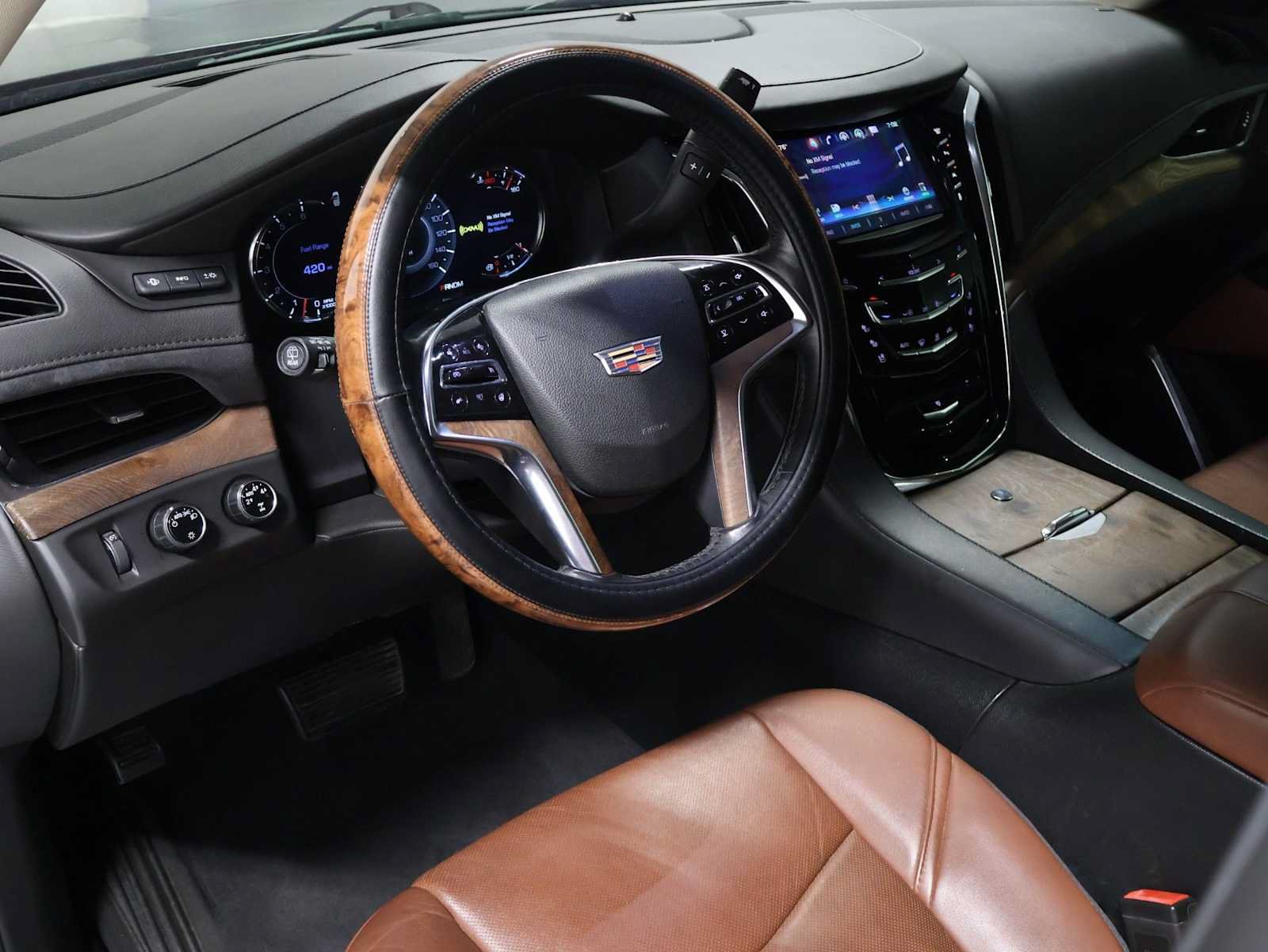 Used 2016 Cadillac Escalade ESV Luxury AWD/4WD image 4