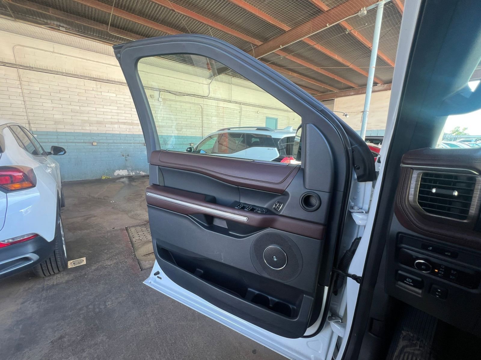 Used 2024 Ford Expedition Limited image 20