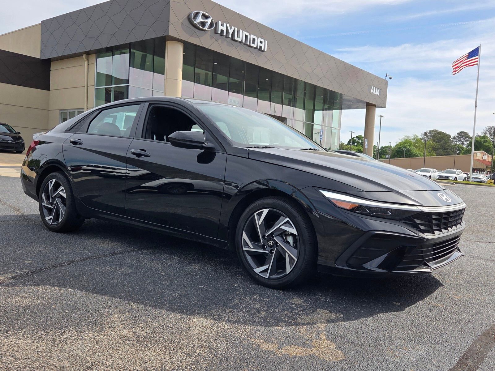 Used 2025 Hyundai Elantra Sport image 1