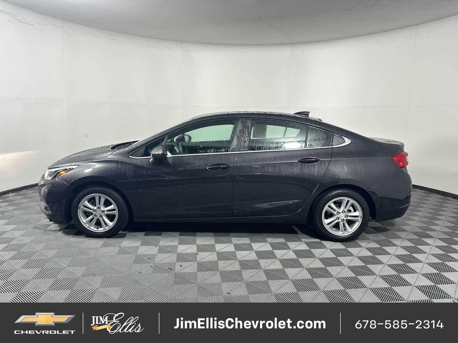 Used 2017 Chevrolet Cruze LT w/ Convenience Package FWD image 4