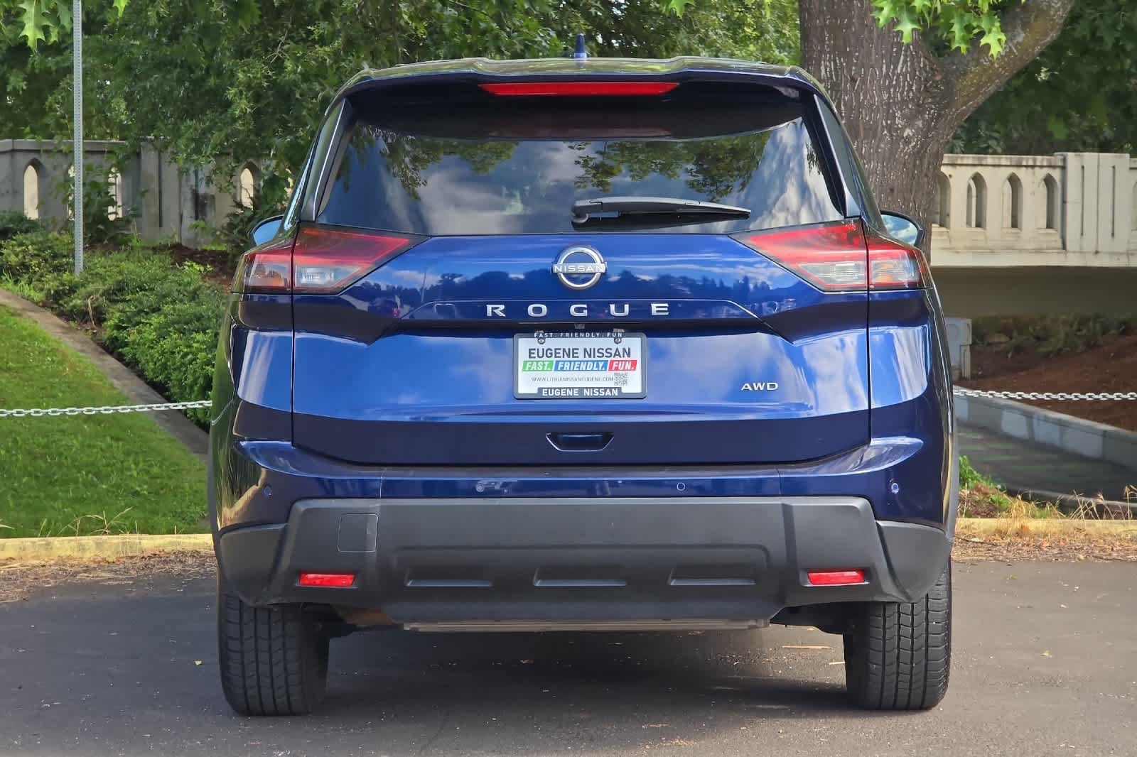 Used 2025 Nissan Rogue SV AWD/4WD image 7