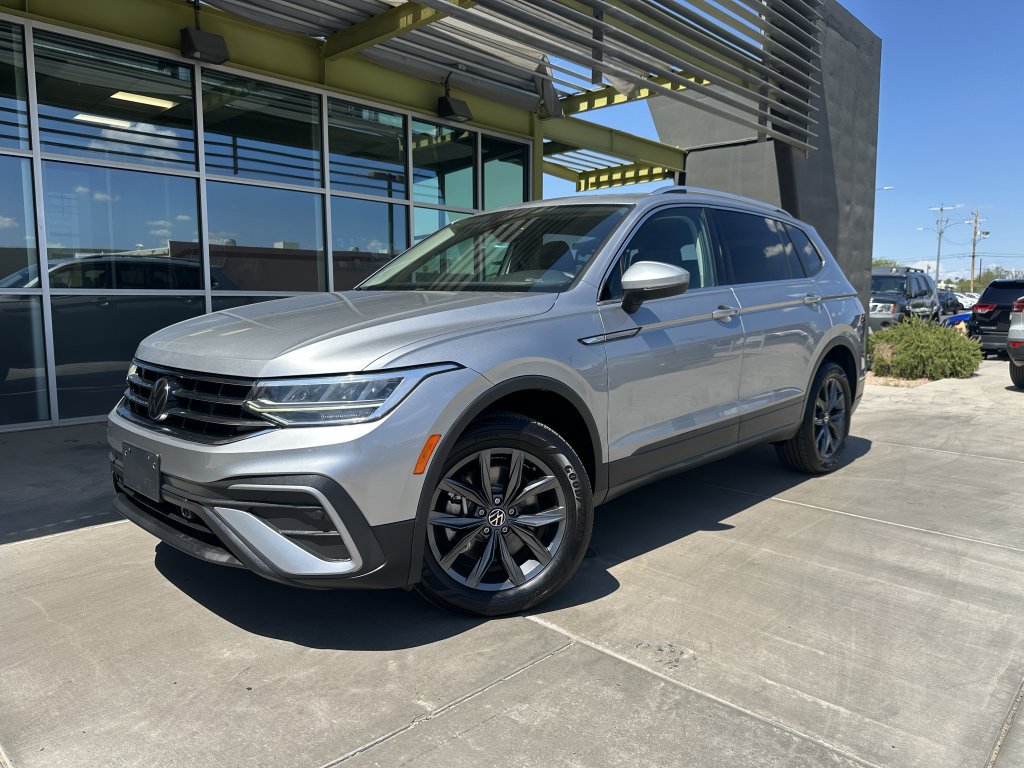 Used 2022 Volkswagen Tiguan SE w/ Panoramic Sunroof Package AWD/4WD image 1