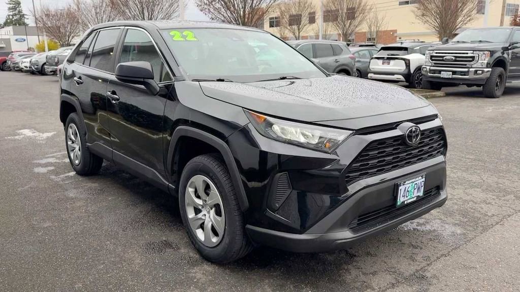 Used 2022 Toyota RAV4 LE image 5