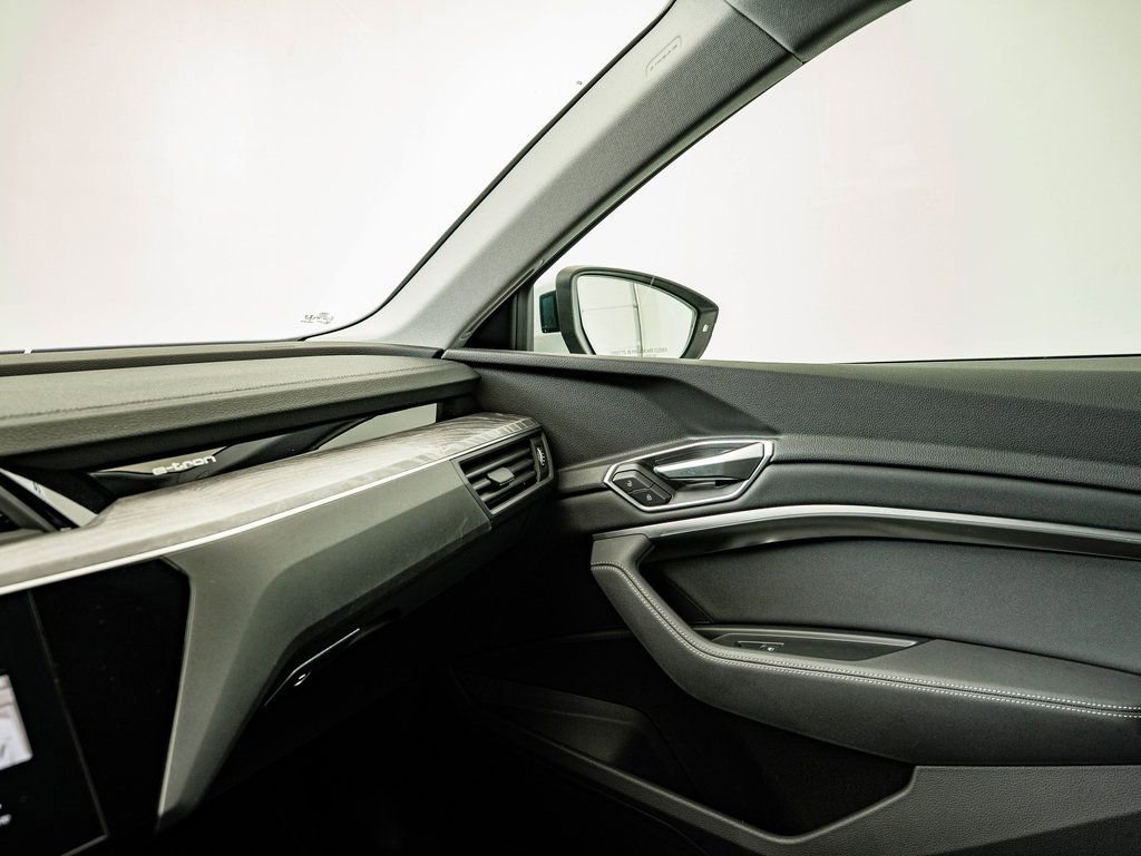 Used 2021 Audi e-tron Premium w/ Convenience Plus Package AWD/4WD image 27