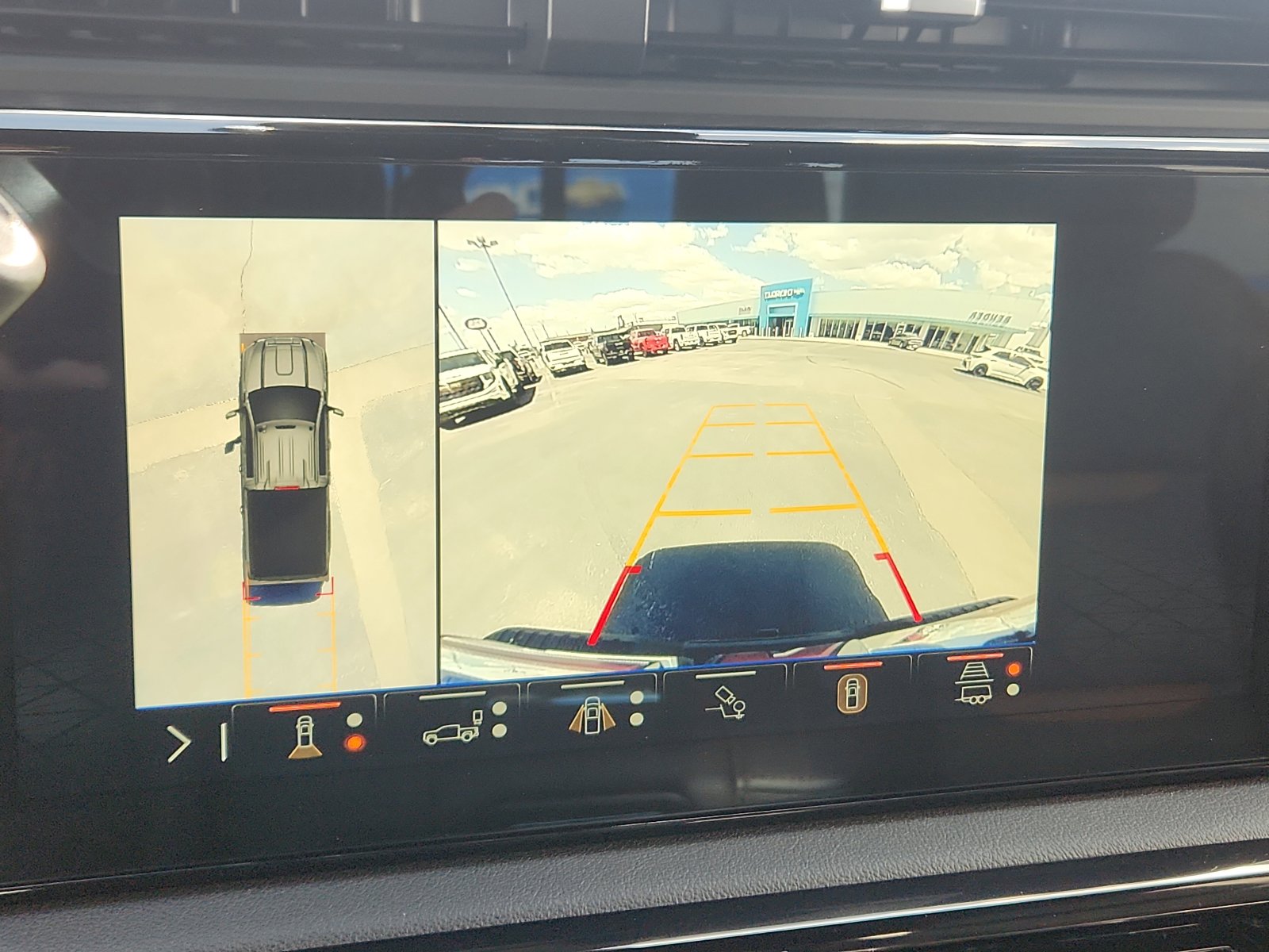 Used 2025 GMC Sierra 2500 AT4 w/ Technology Package AWD/4WD image 13