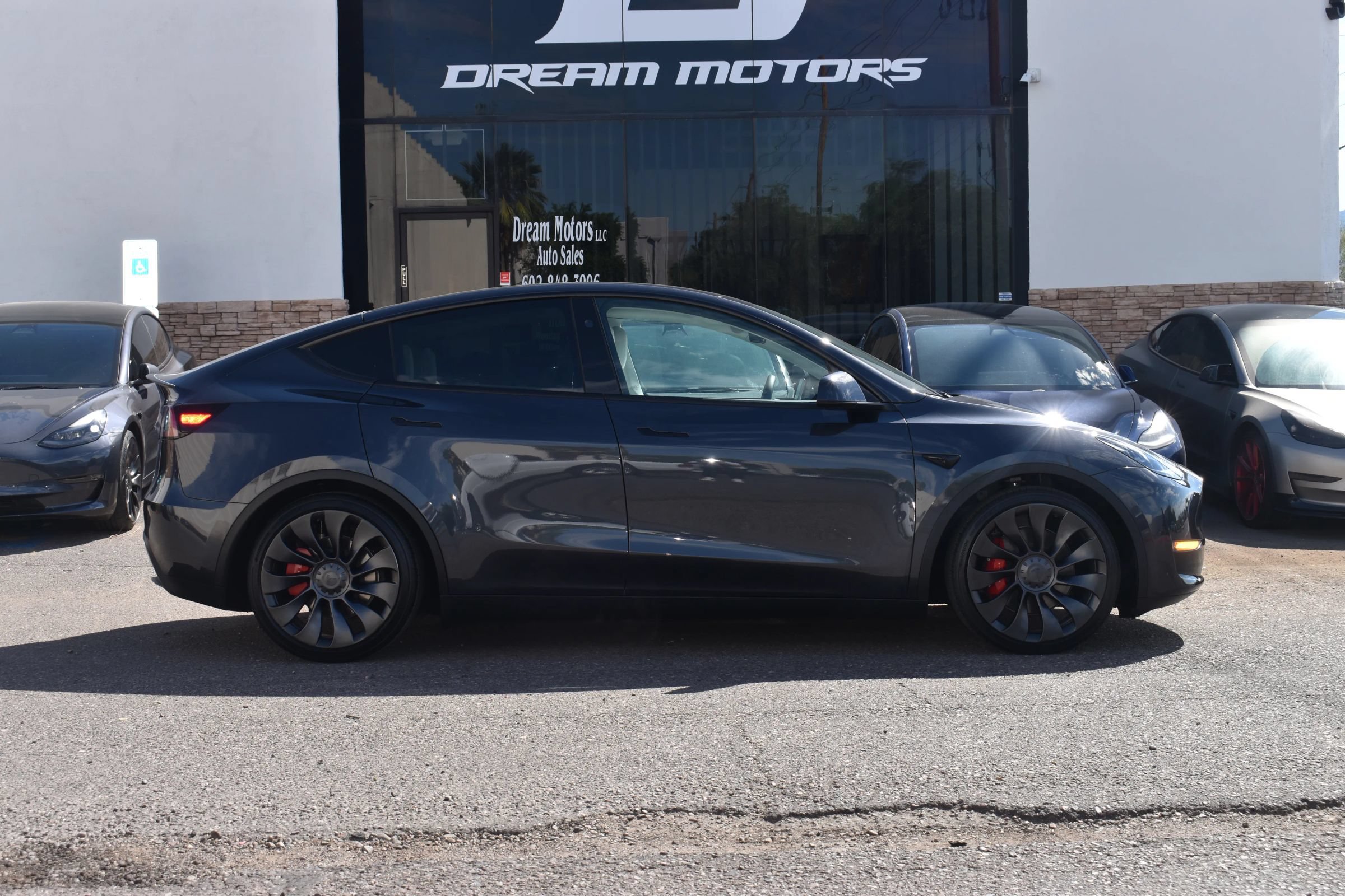 Used 2024 Tesla Model Y Performance AWD/4WD image 8