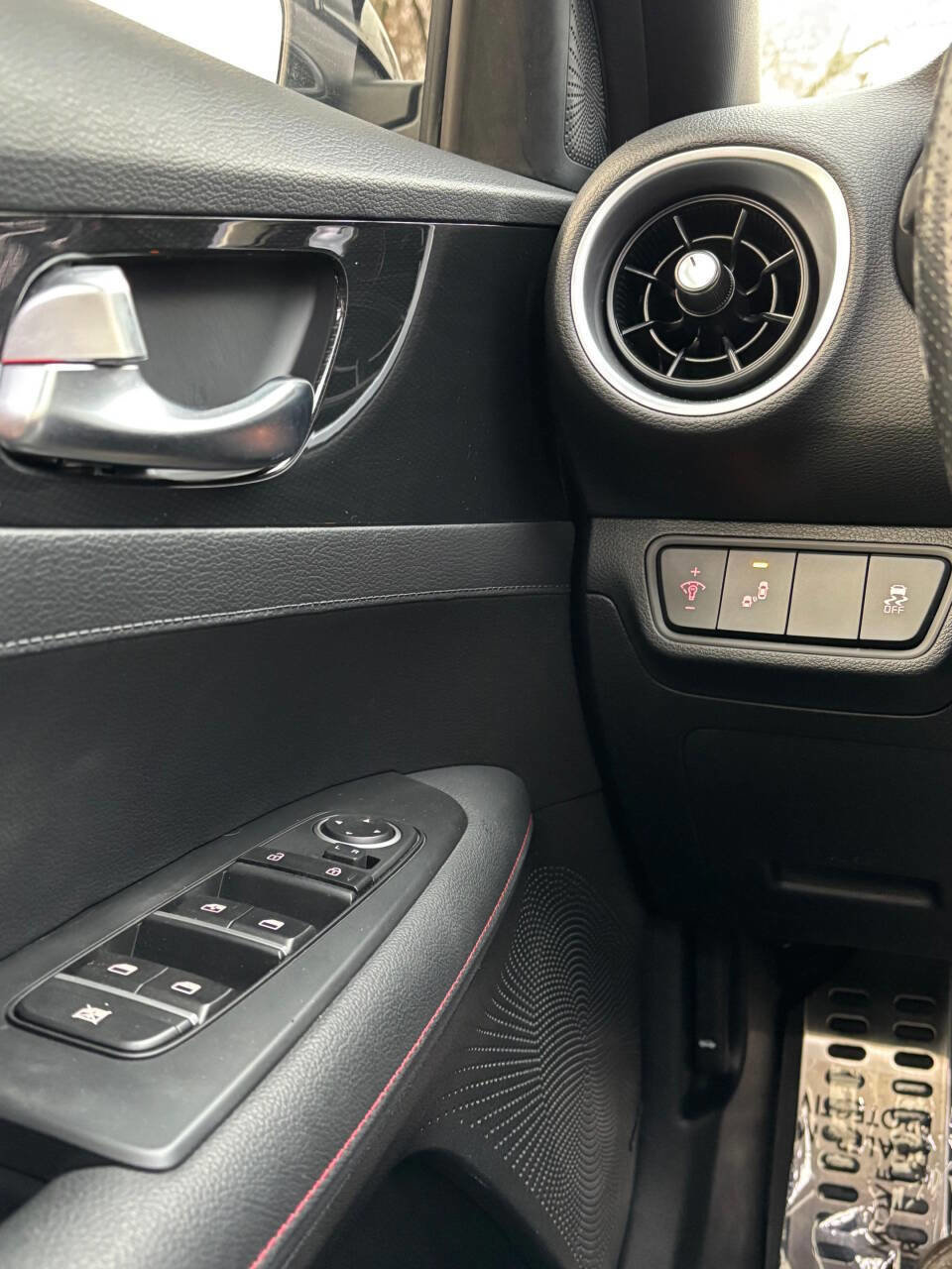 Used 2024 Kia Forte GT image 21