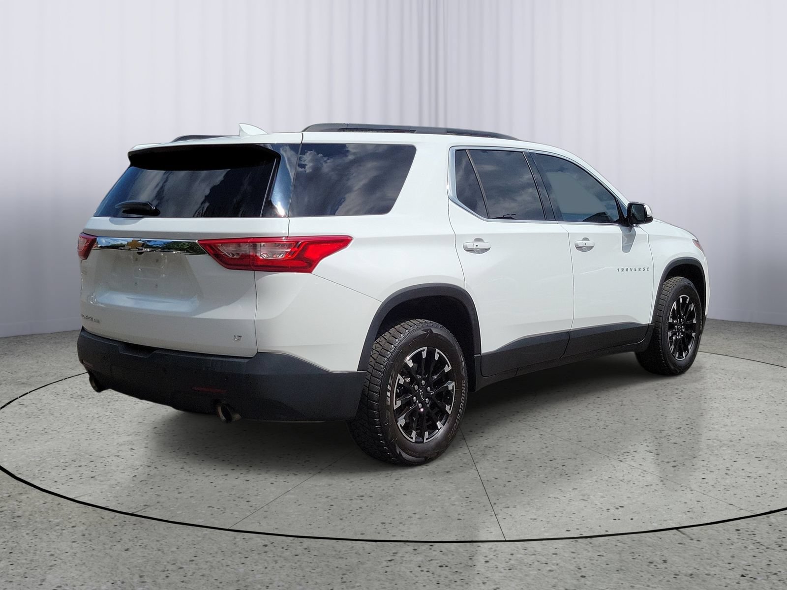 Used 2019 Chevrolet Traverse LT w/ LPO, Floor Liner Package AWD/4WD image 3