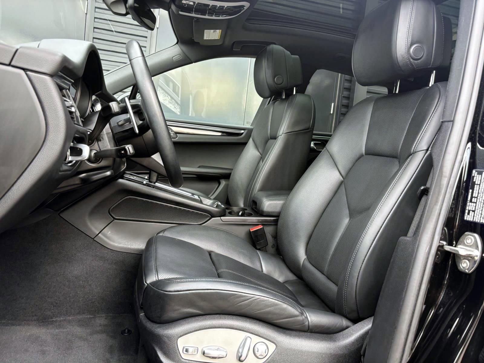 Certified 2023 Porsche Macan AWD/4WD image 5