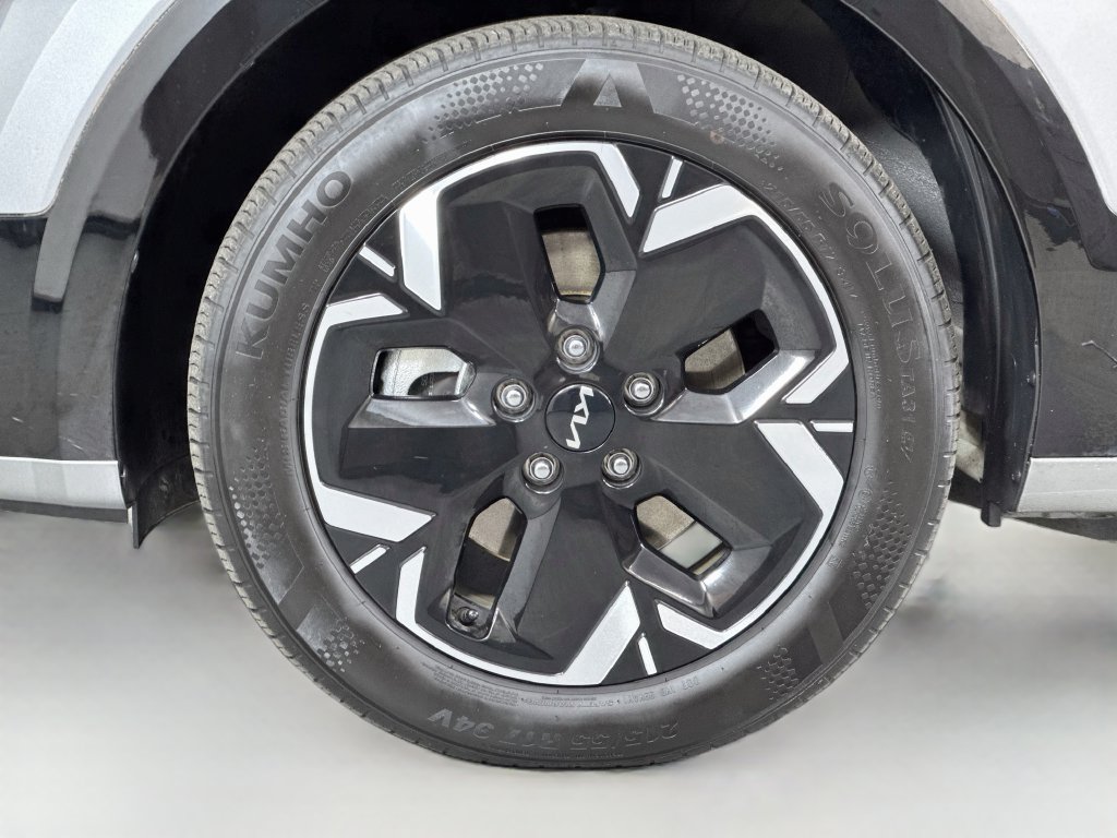Used 2024 Kia Niro Wind w/ Wind Preserve Package FWD image 12