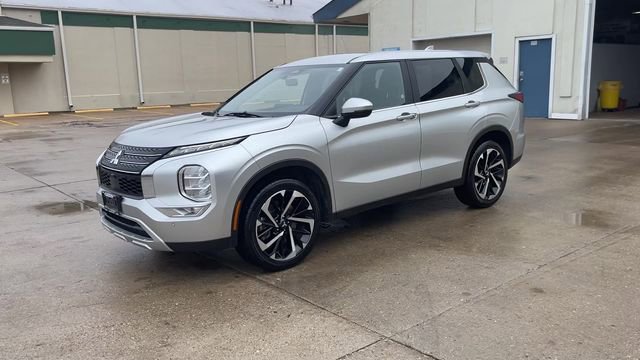 Used 2024 Mitsubishi Outlander SE image 4