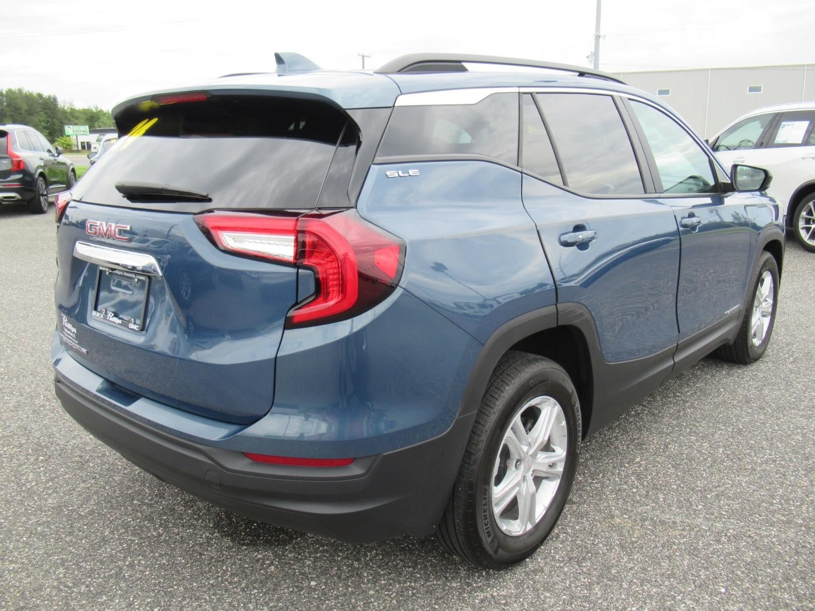Used 2024 GMC Terrain SLE w/ Driver Convenience Package FWD image 7