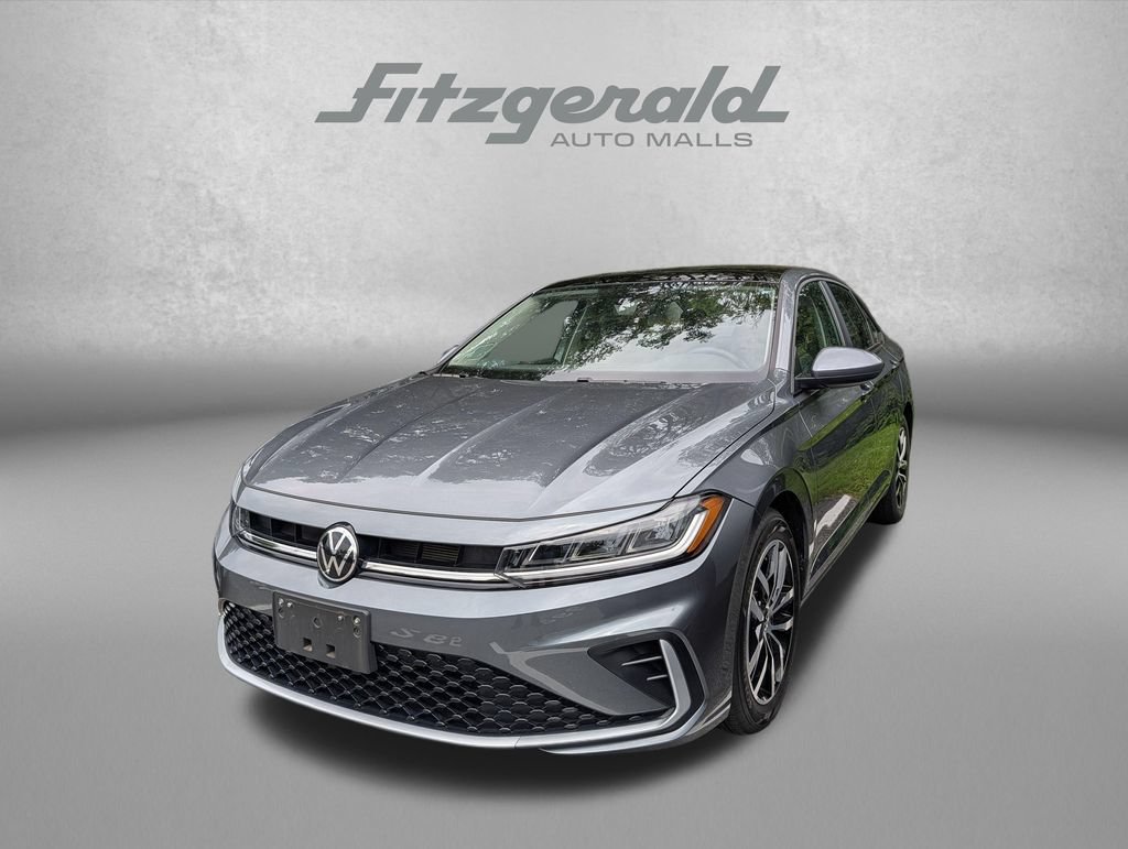 Used 2025 Volkswagen Jetta SE FWD image 3