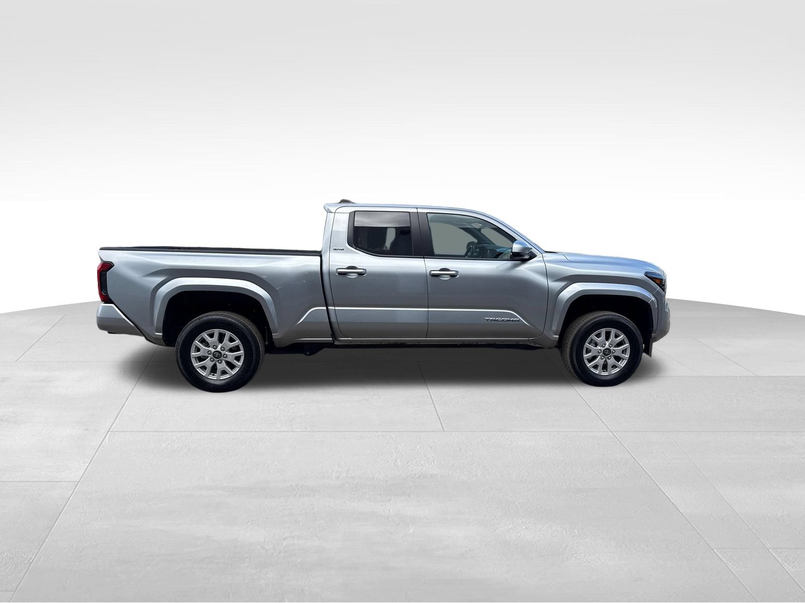 Used 2024 Toyota Tacoma SR5 AWD/4WD image 6