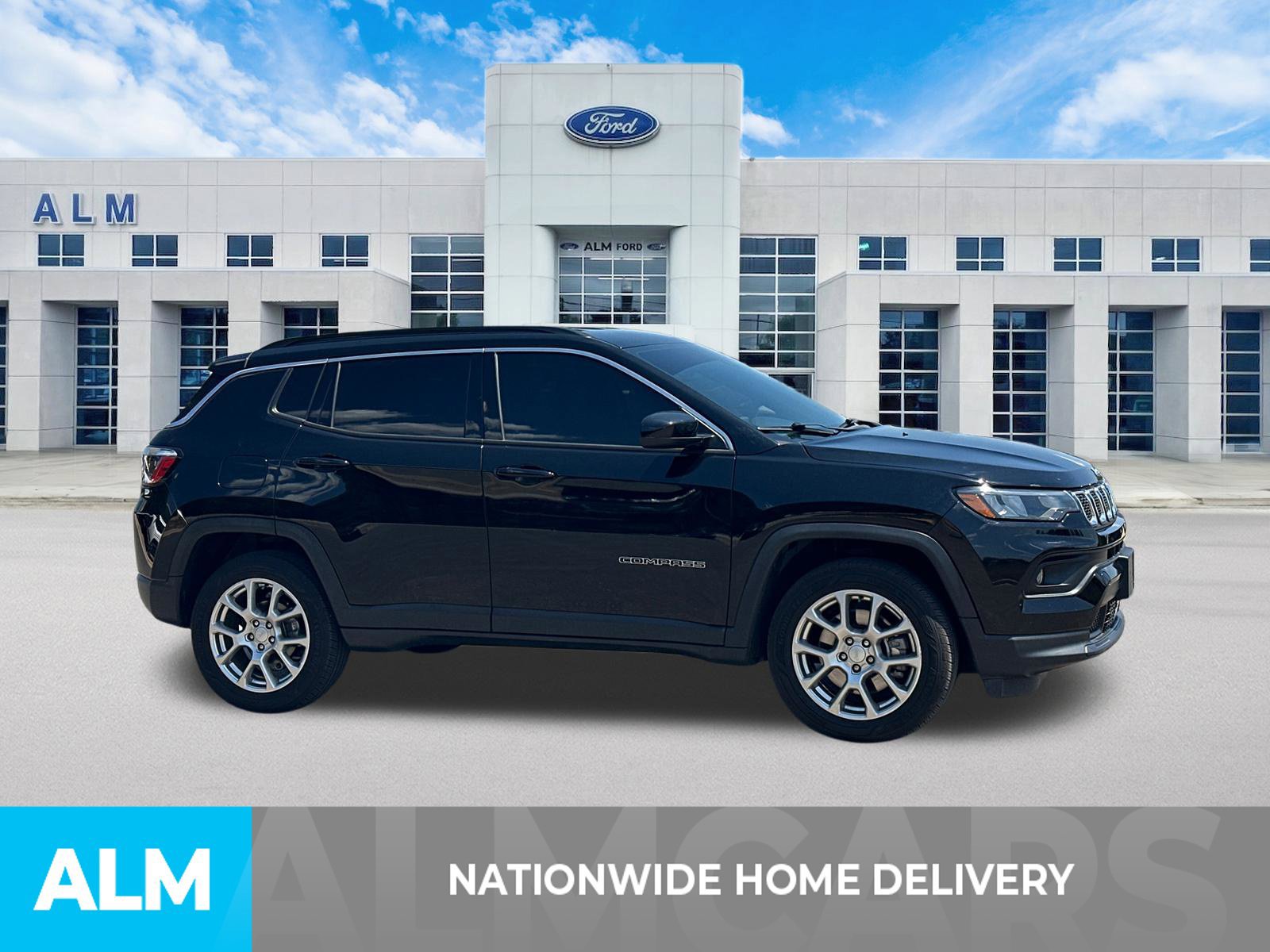 Used 2023 Jeep Compass Latitude AWD/4WD image 4