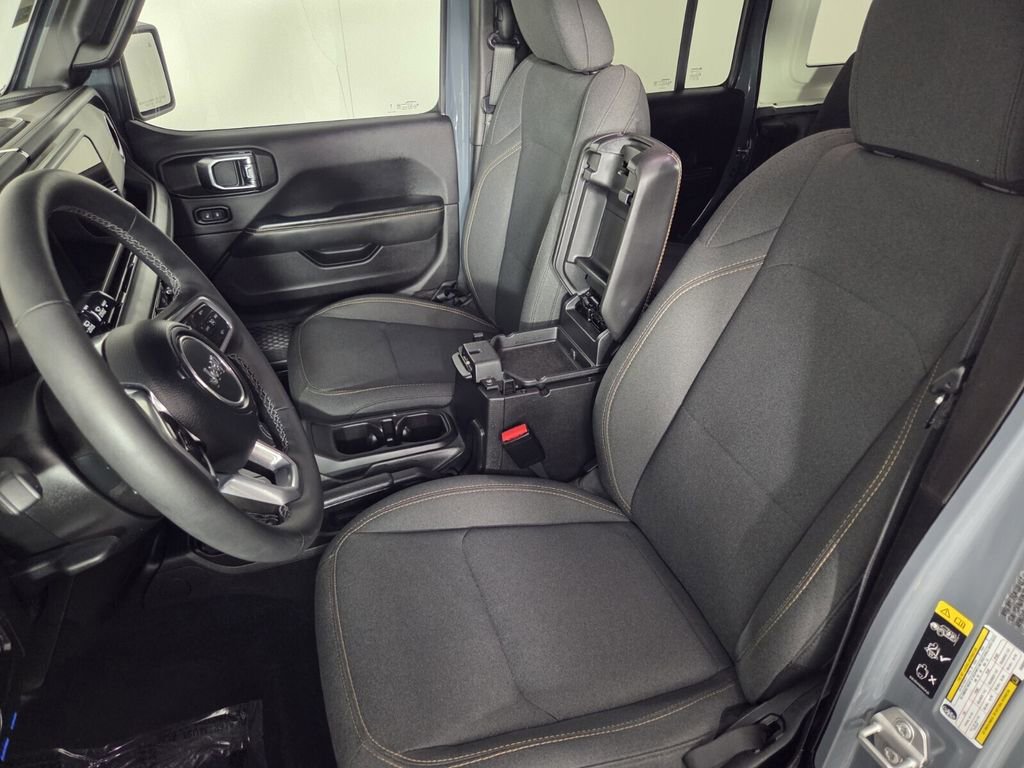 Certified 2025 Jeep Wrangler Sahara w/ Safety Group image 22