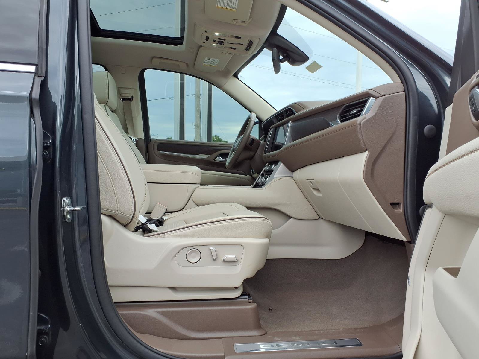 Used 2022 GMC Yukon XL Denali AWD/4WD image 26
