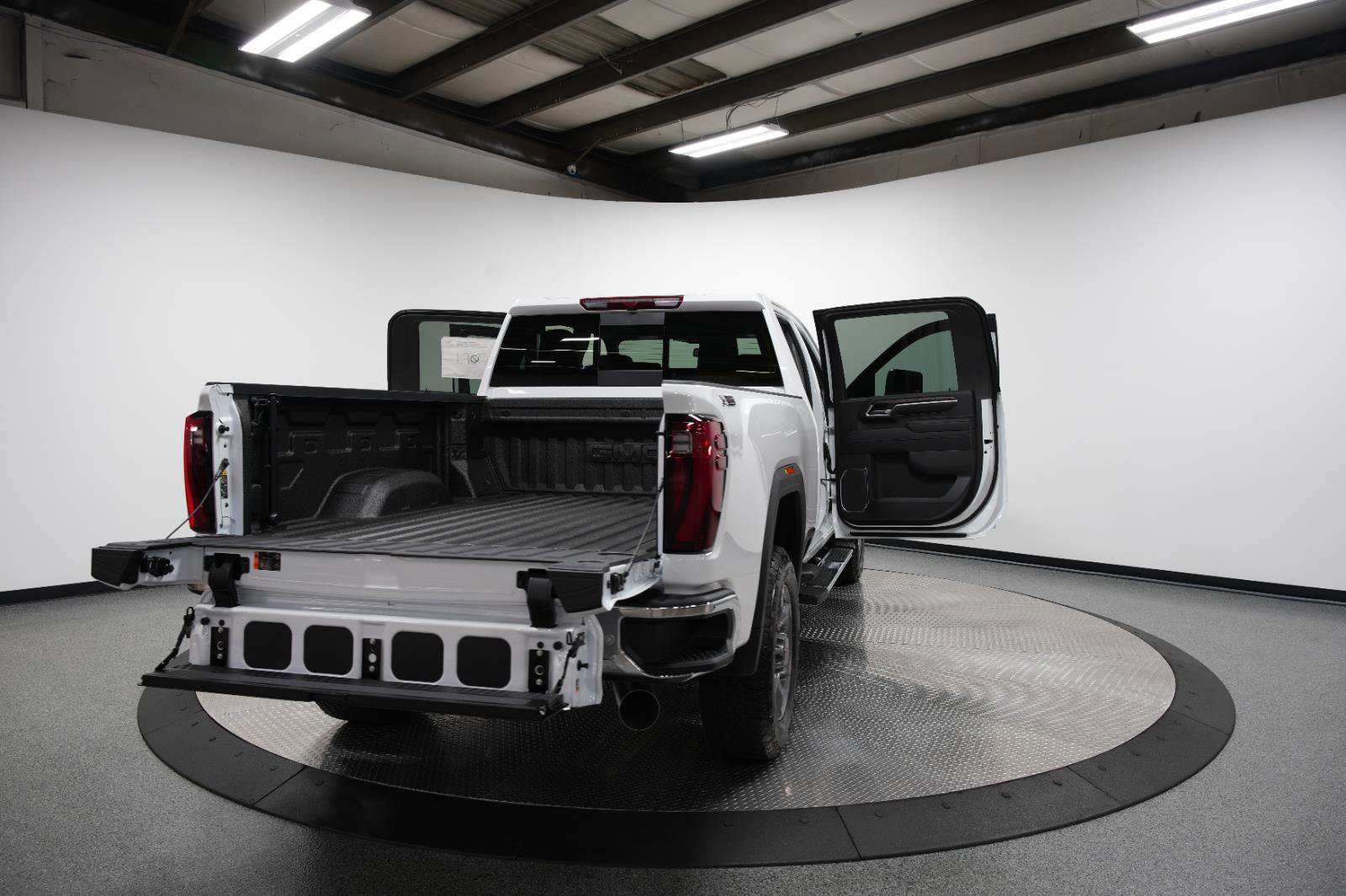 New 2025 GMC Sierra 2500 SLT w/ SLT Premium Package image 12