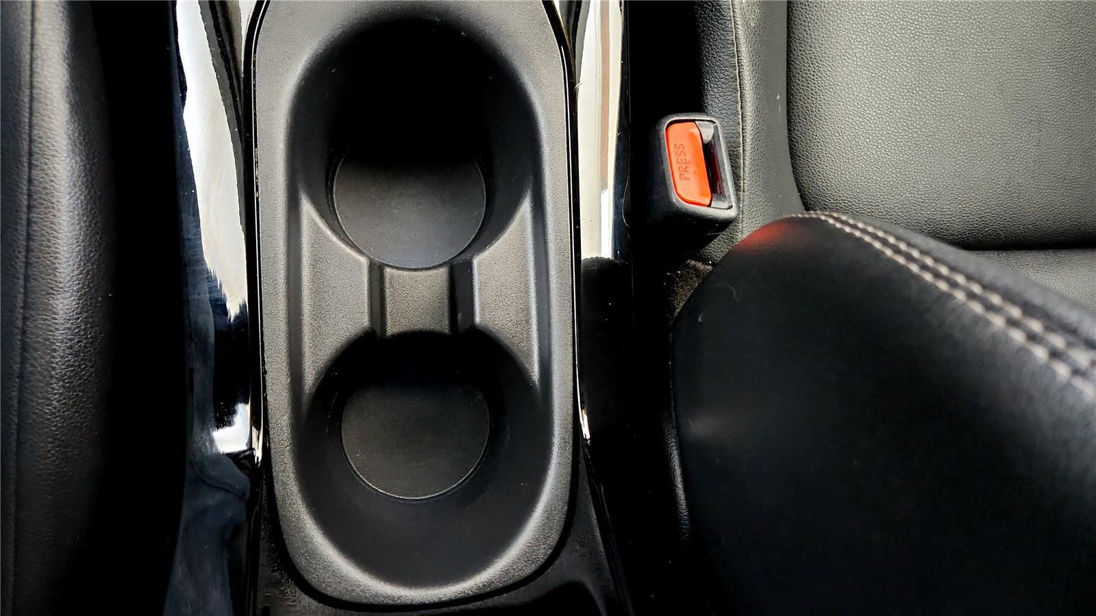 Used 2022 Toyota Corolla Cross XLE image 35