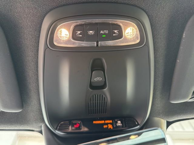 Certified 2022 Volvo XC40 T5 R-Design w/ Advanced Package image 22