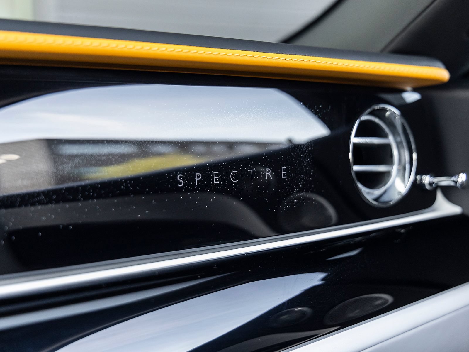 Used 2024 Rolls-Royce Spectre AWD/4WD image 34