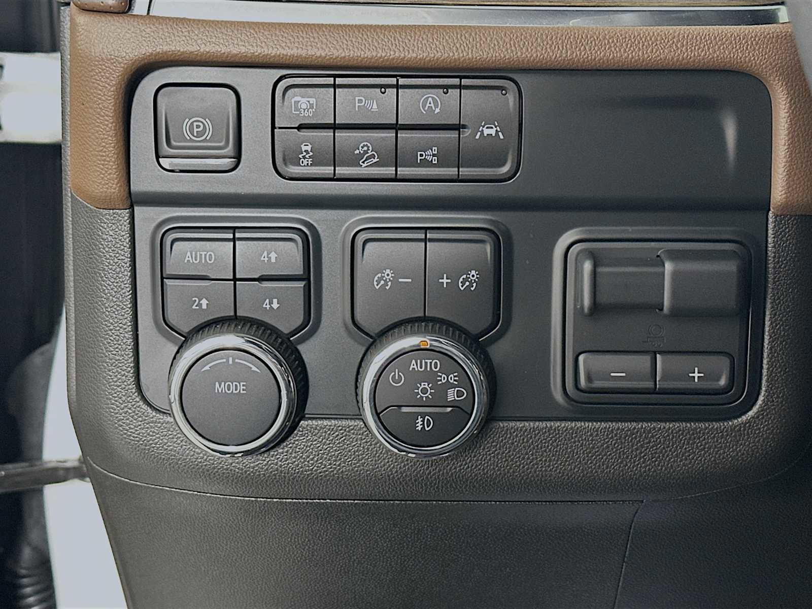 Used 2025 Chevrolet Tahoe High Country w/ Sun And Tow Package image 13