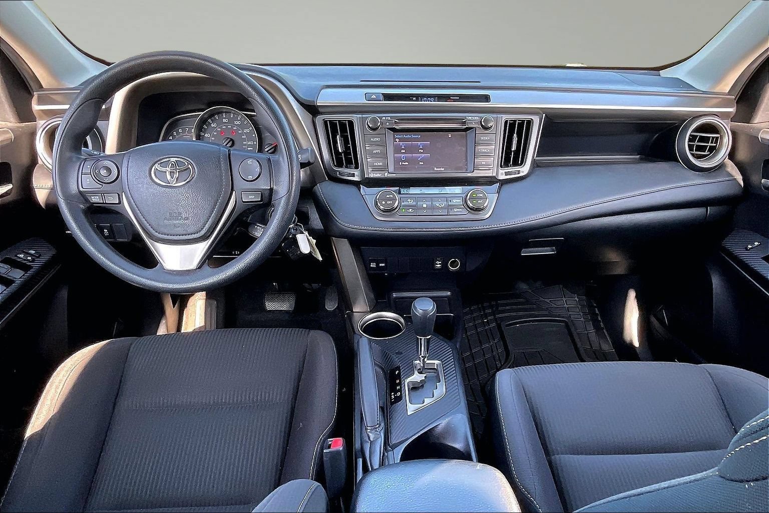 Used 2015 Toyota RAV4 XLE AWD/4WD image 14