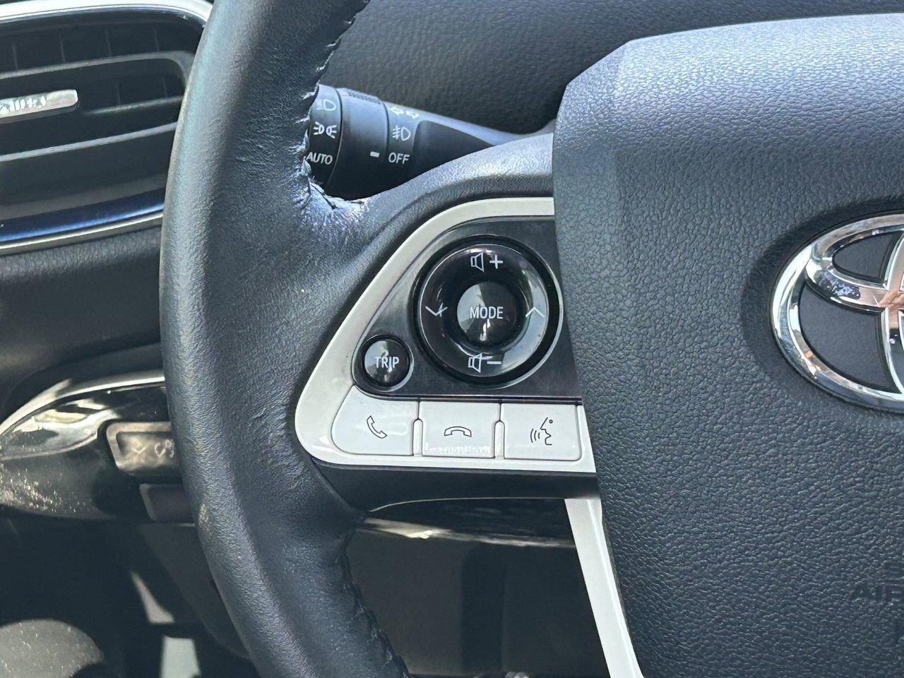 Used 2016 Toyota Prius Three Touring w/ Preferred Accessory Package FWD image 25