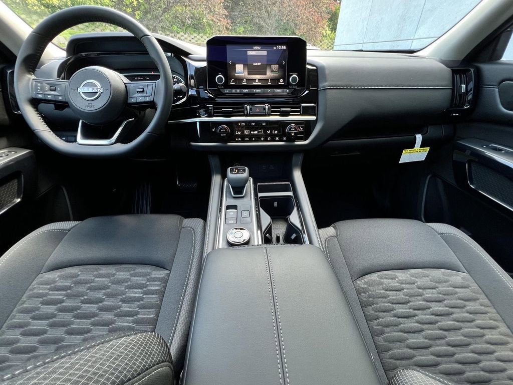 New 2025 Nissan Pathfinder SV w/ SV Premium Package image 10