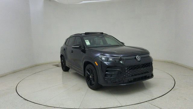 Used 2025 Volkswagen Tiguan SE R-Line image 62