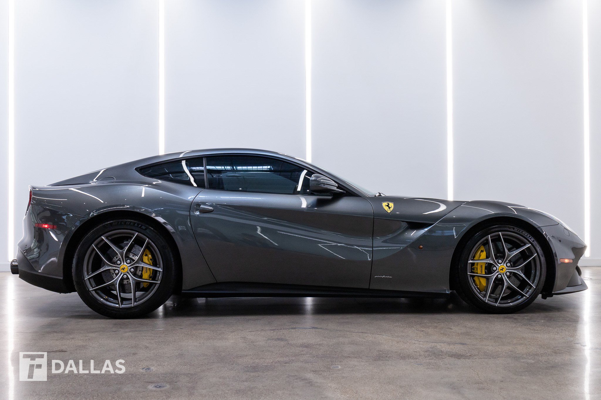 Used 2015 Ferrari F12 Berlinetta RWD image 22