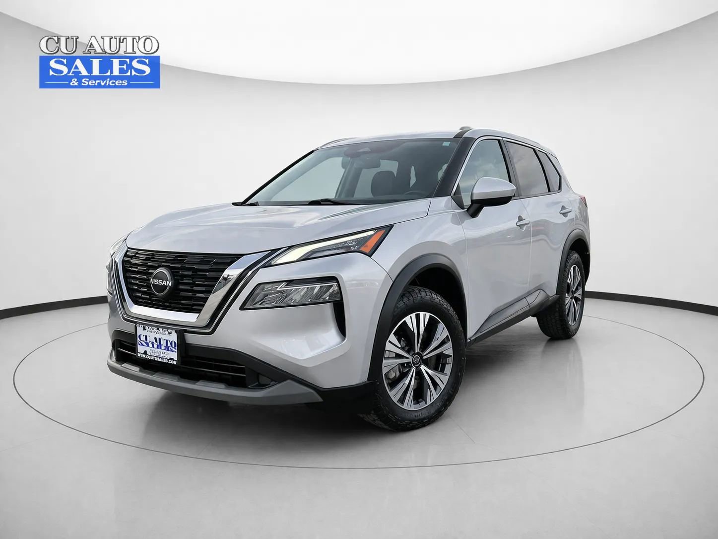 Used 2023 Nissan Rogue SV image 3