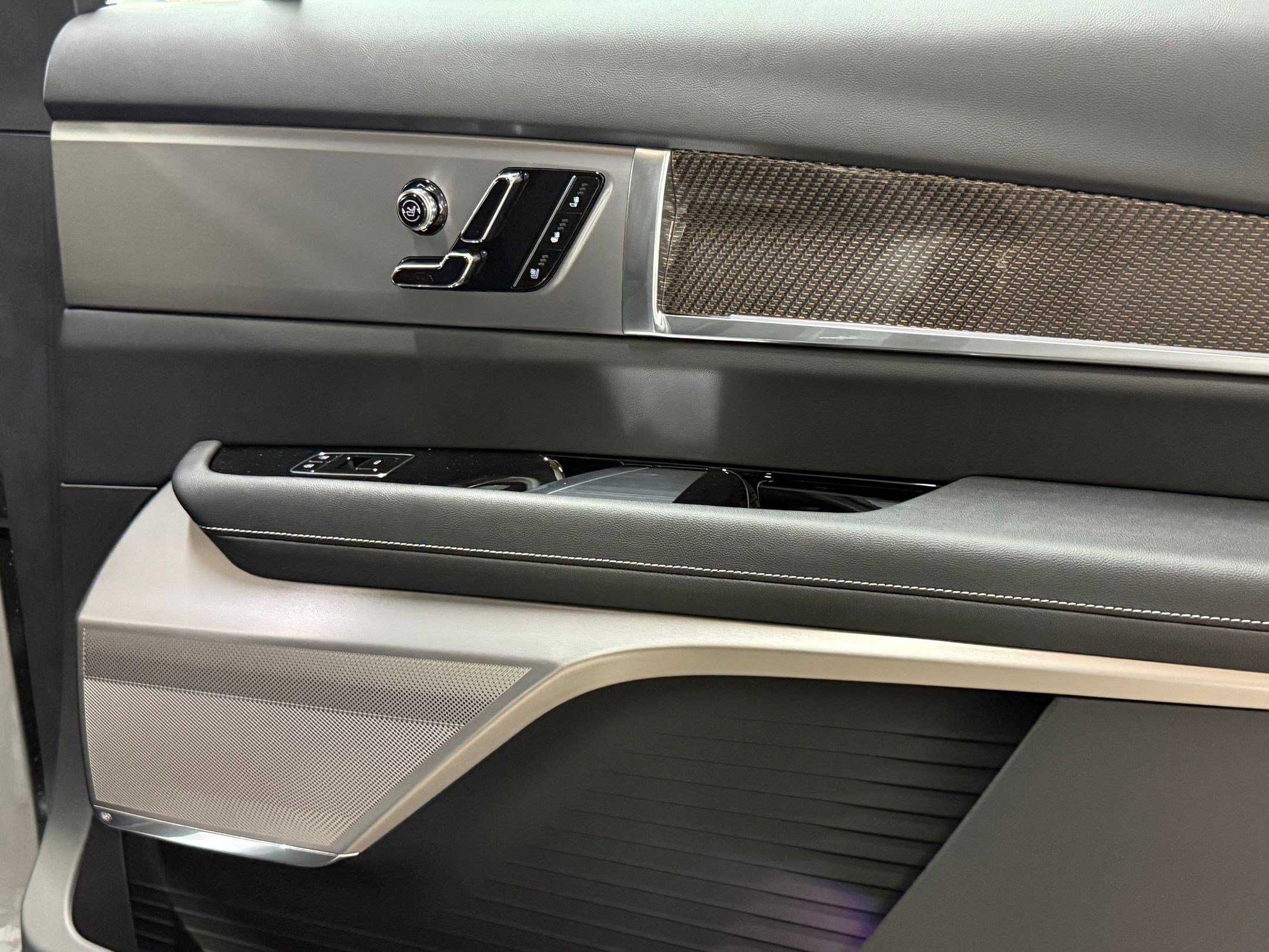 New 2026 Cadillac Vistiq Sport image 50