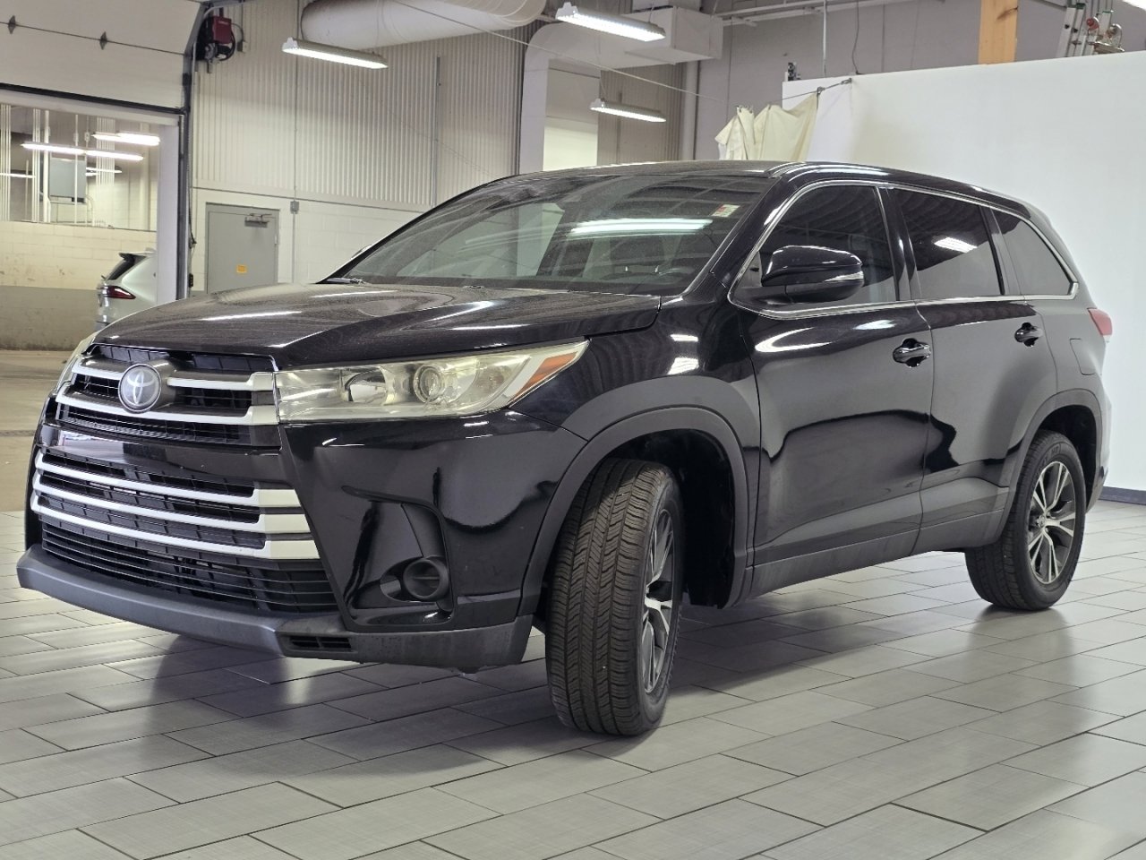 Certified 2019 Toyota Highlander LE FWD image 9