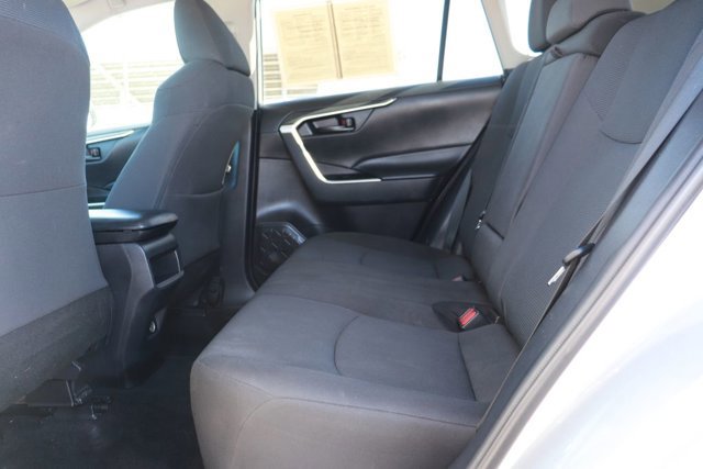 Used 2021 Toyota RAV4 LE image 13