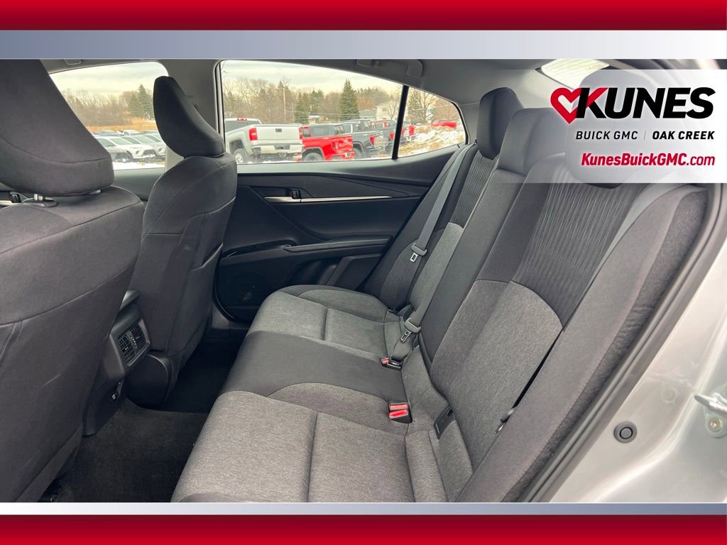 Used 2025 Toyota Camry SE image 10