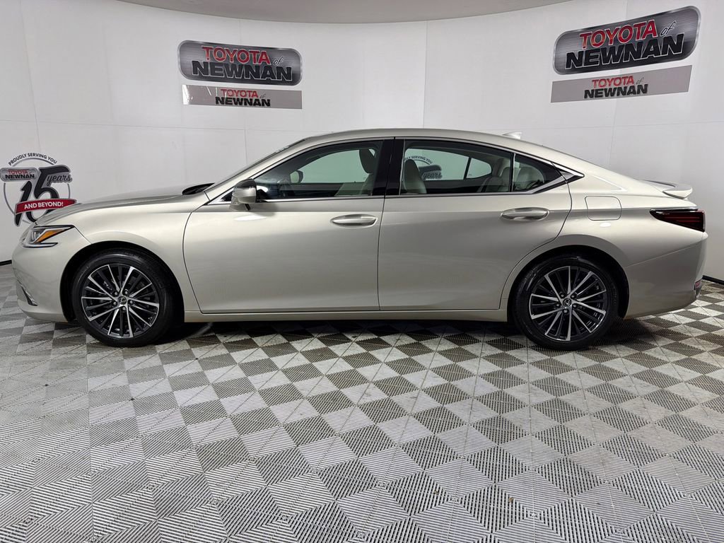 Used 2025 Lexus ES 300h w/ Premium Package image 7
